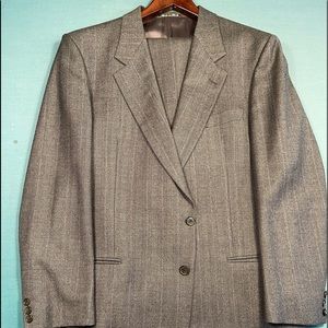 Valentino Mens Suit, Grey, Jacket size 40, Pants waist 32